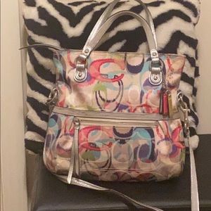 Coach purse w/ zipper closure and shoulder strap.